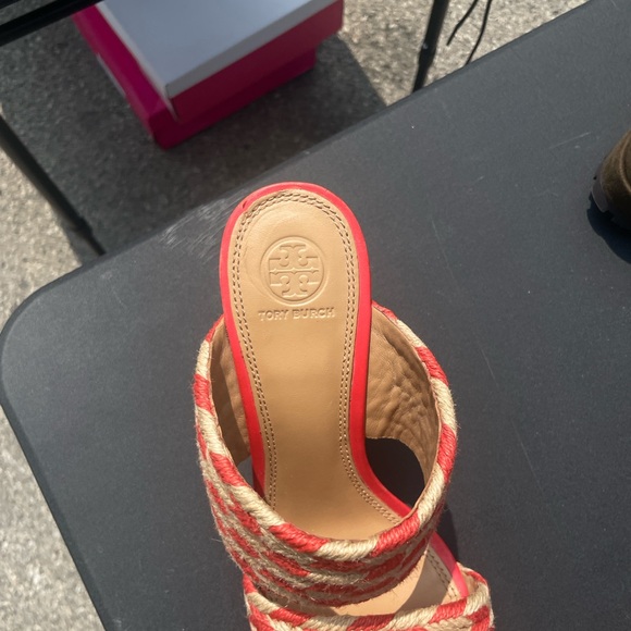 Tory Burch Lola’s Woven Jute & Leather Sandal - Picture 5 of 6